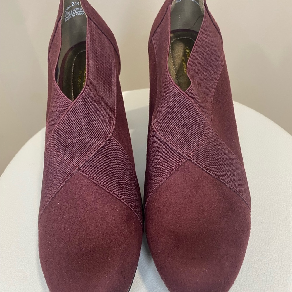Cloudwalkers Burgundy Heeled Booties Women’s 8W Slip-On Comfort Dress Shoe - Picture 9 of 9